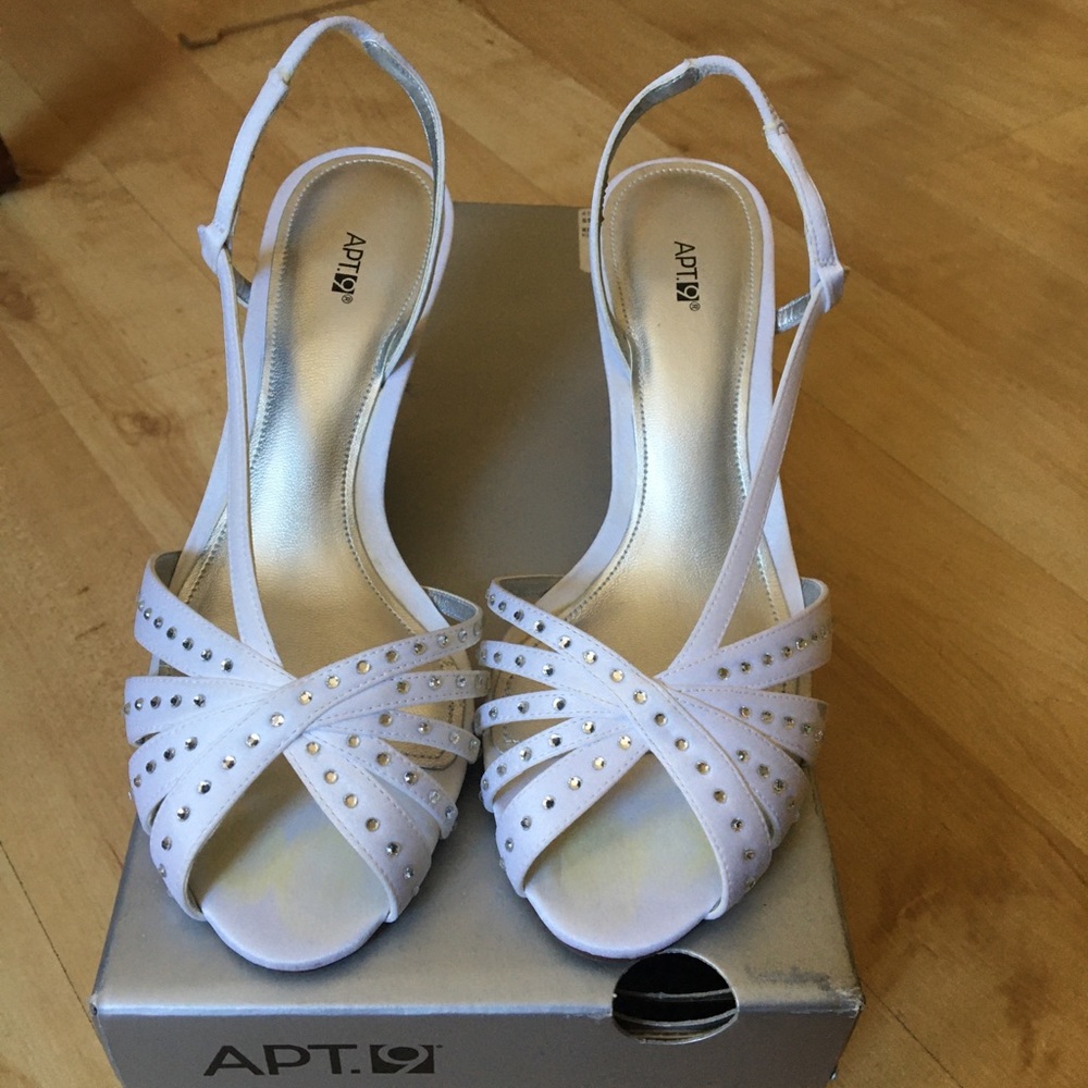 Apt. 9 Vickey White Heels